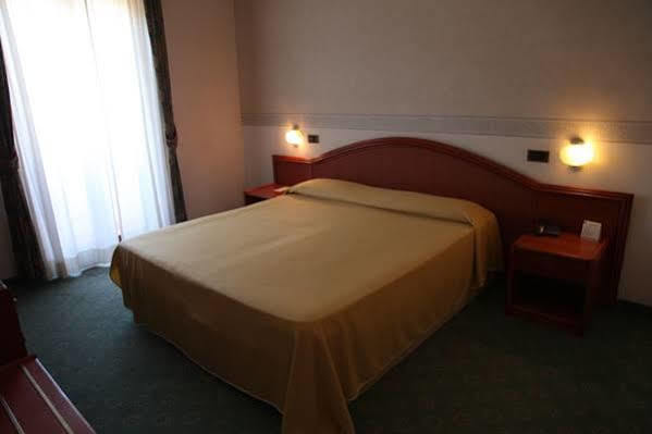 Blu Sun Apartment In Complesso Riva Del Sole Джовинаццо Экстерьер фото